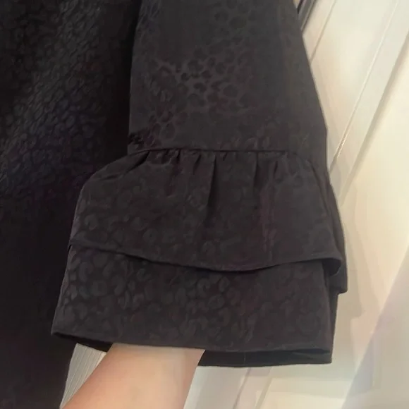 LILLY PULITZER Onyx Christie Bell Sleeve Top Sz. M - Picture 5 of 8